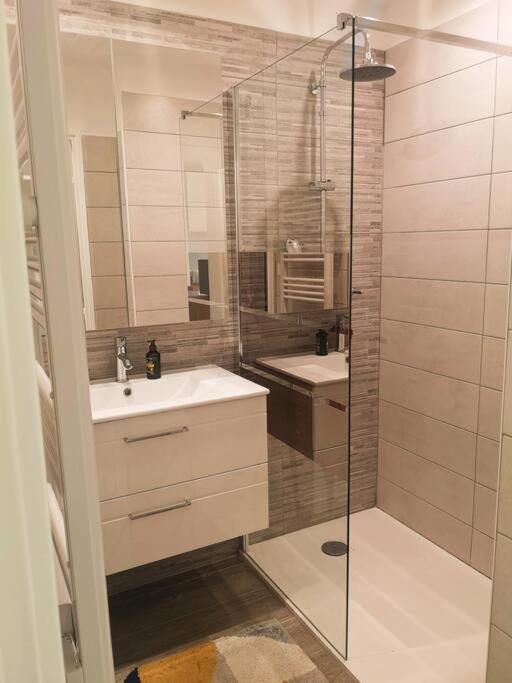 Appartement Proche Mer Avec Terrasse Et Jardin Privatif イエール エクステリア 写真