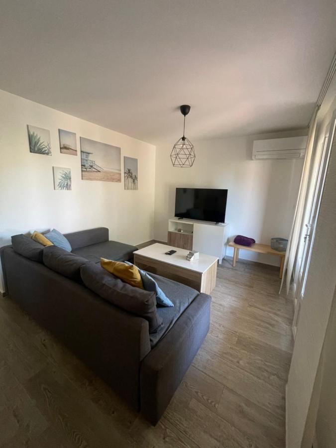 Appartement Proche Mer Avec Terrasse Et Jardin Privatif イエール エクステリア 写真