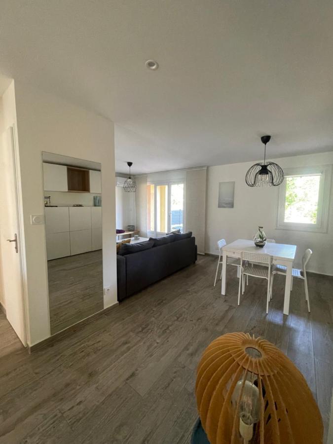 Appartement Proche Mer Avec Terrasse Et Jardin Privatif イエール エクステリア 写真