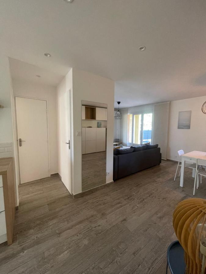 Appartement Proche Mer Avec Terrasse Et Jardin Privatif イエール エクステリア 写真